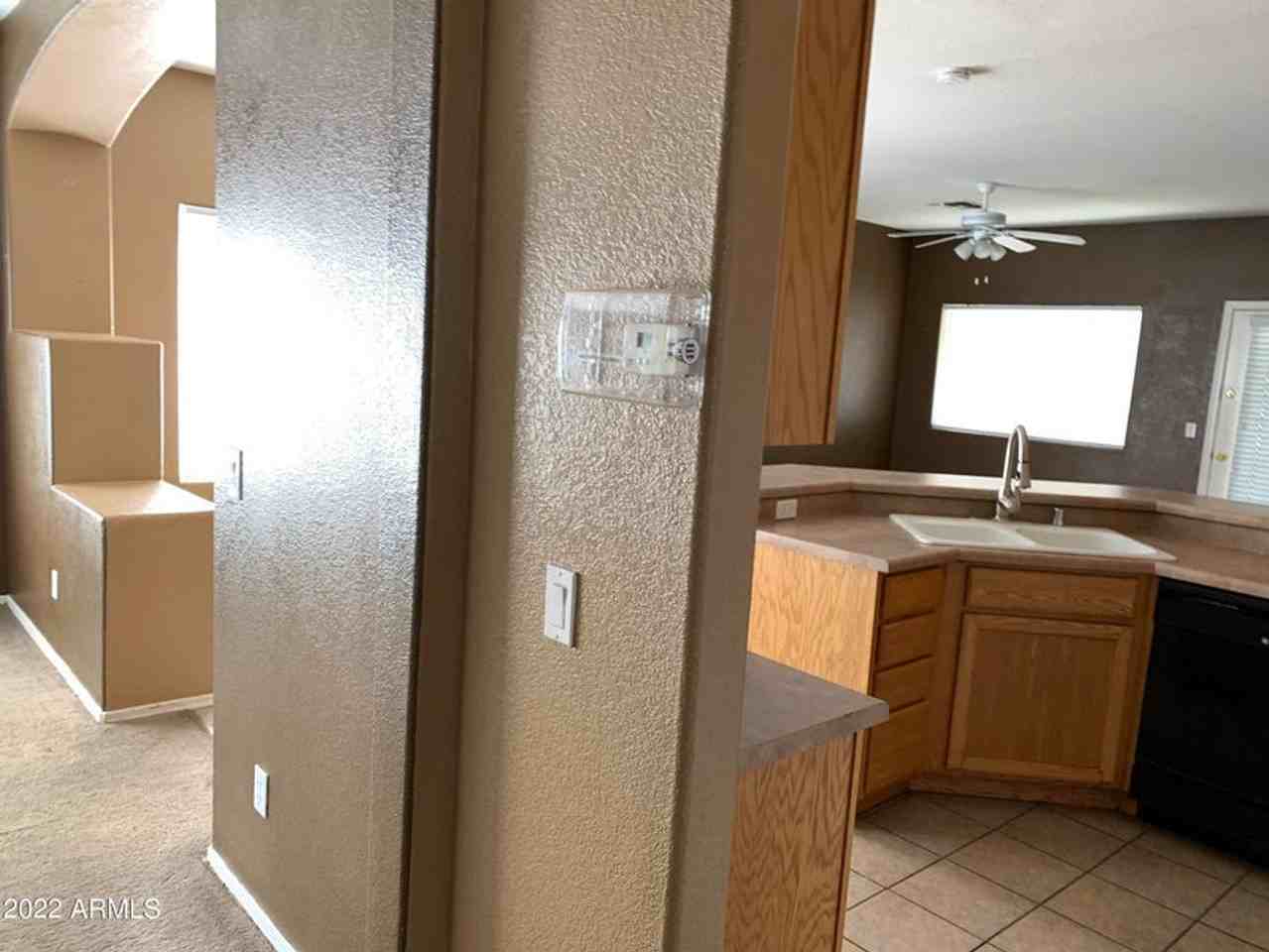 810 South 124th Avenue - Photo 4 of 18