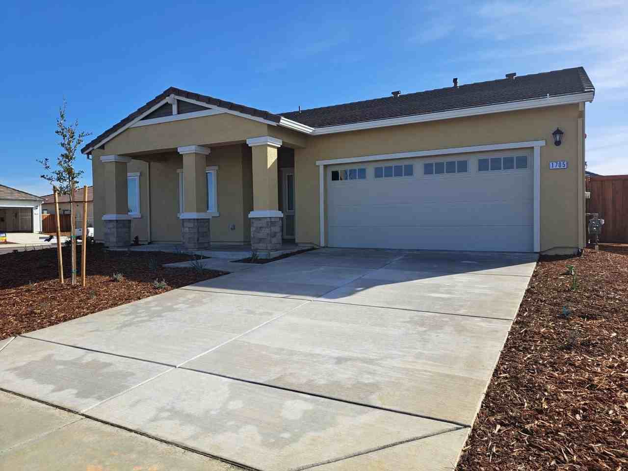 1705 Butterfly Ln - Photo 2 of 42