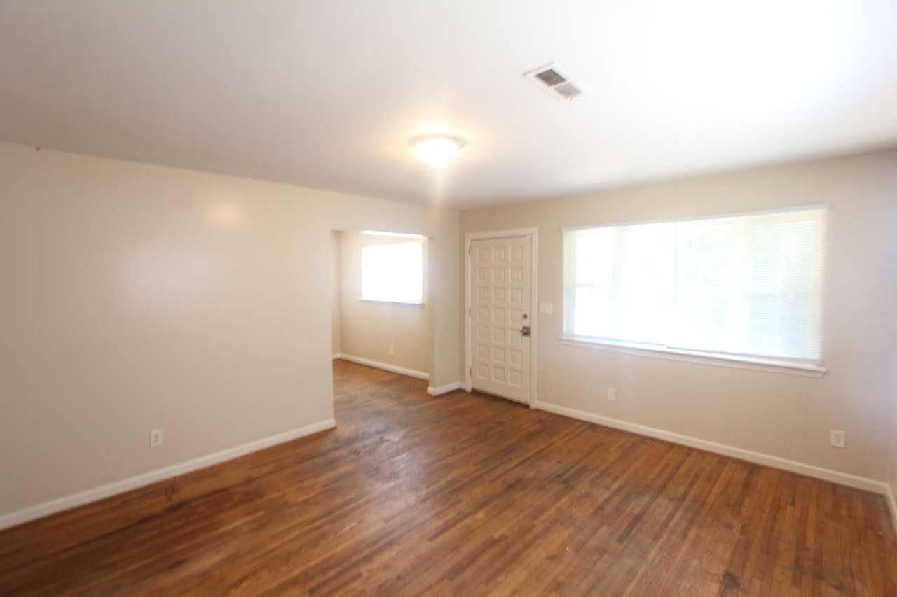 716 24th Ave W - Photo 3 of 13