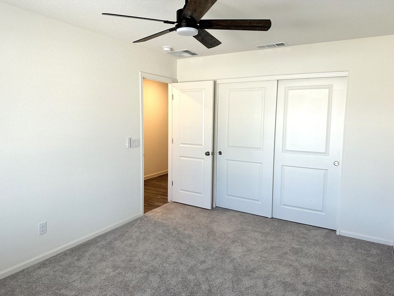 6531 S Mystic Ave - Photo 3 of 31