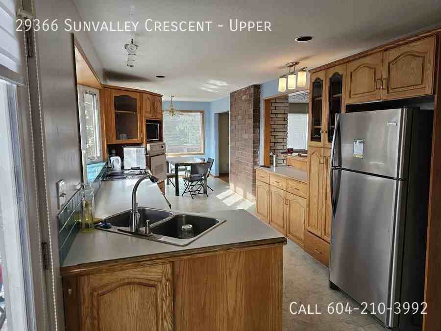 29366 Sunvalley Cres - Photo 2 of 16