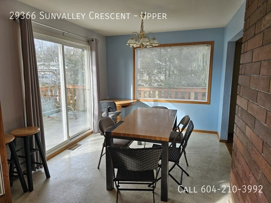 29366 Sunvalley Cres - Photo 3 of 16