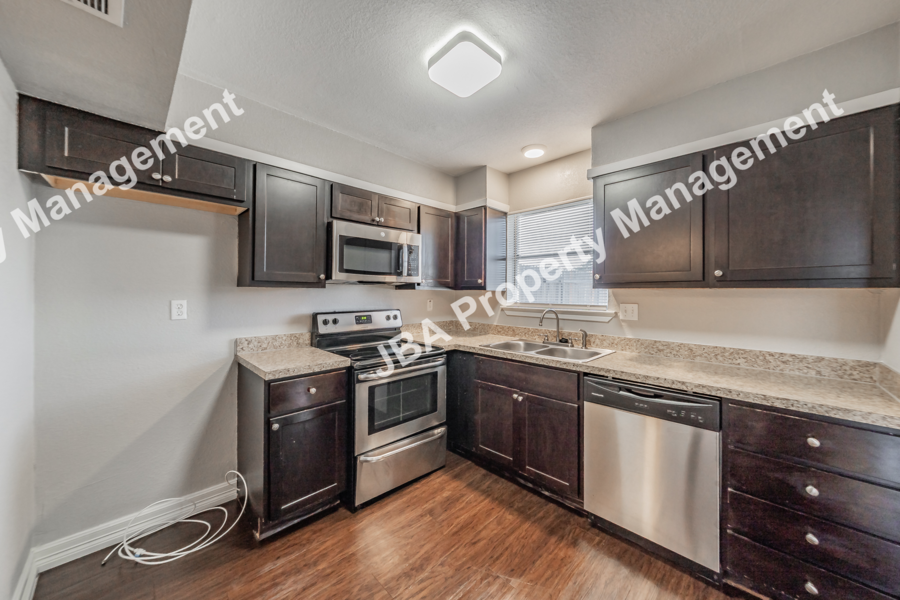 1758 Belshire Ct - Photo 2 of 27