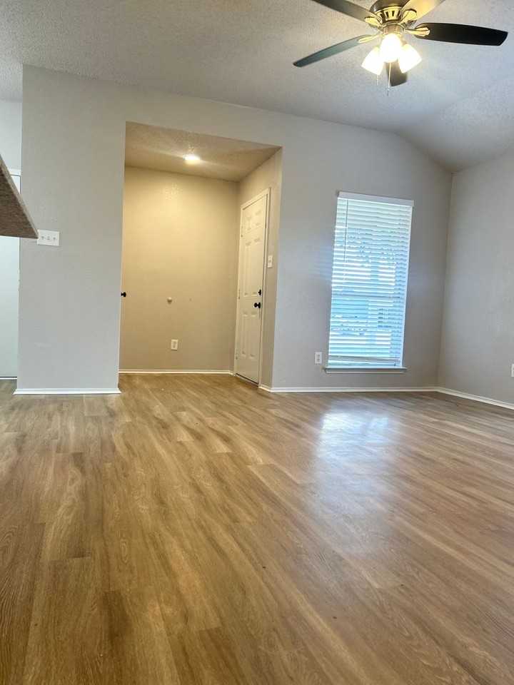 427 Arnold Ave - Photo 3 of 13