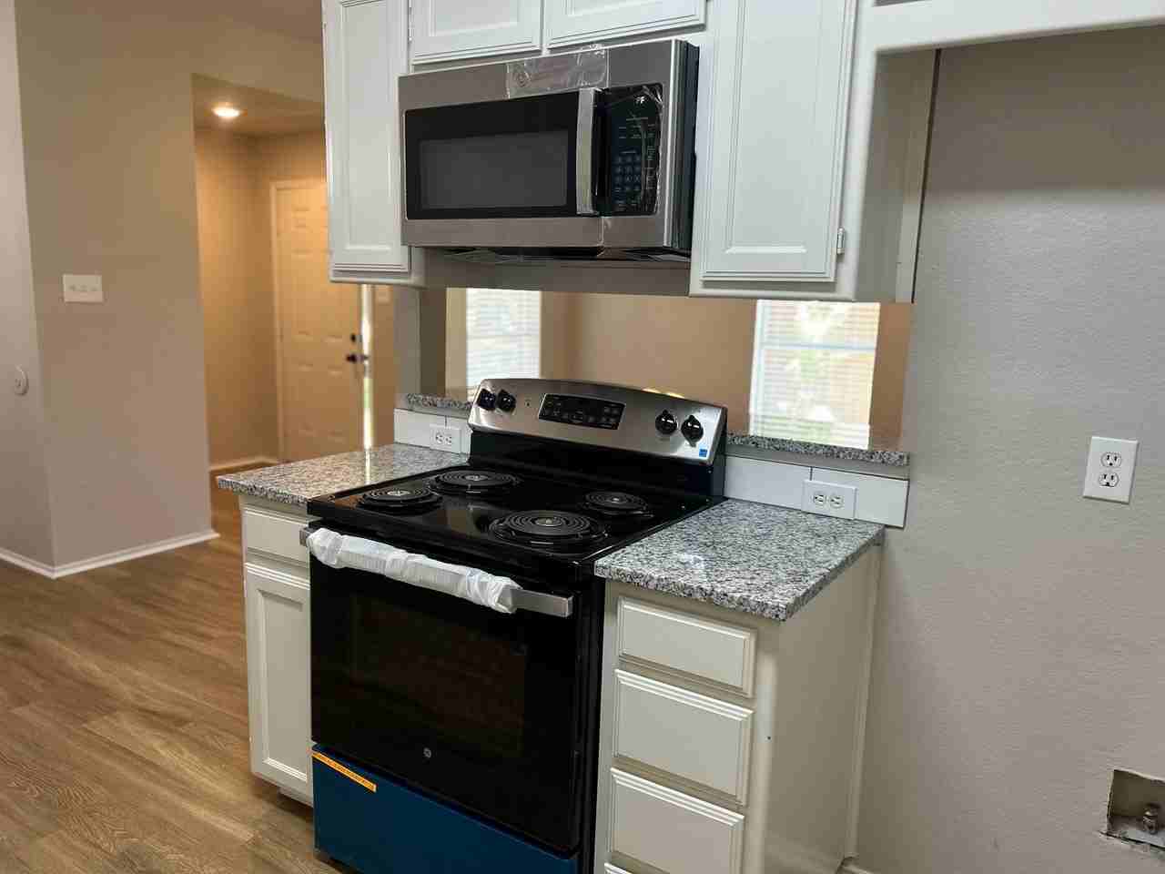 427 Arnold Ave - Photo 4 of 13
