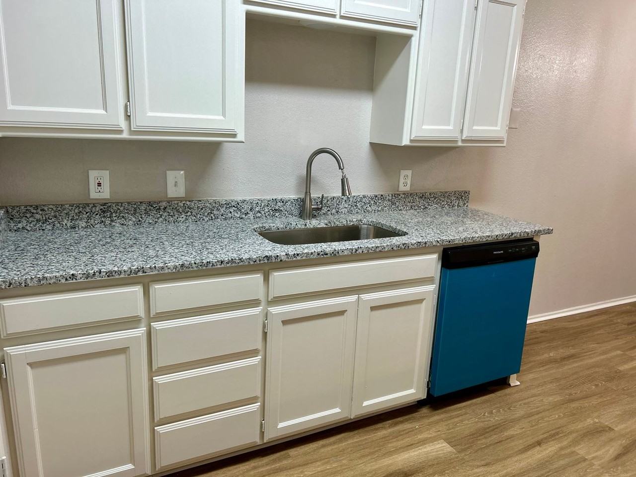 427 Arnold Ave - Photo 5 of 13