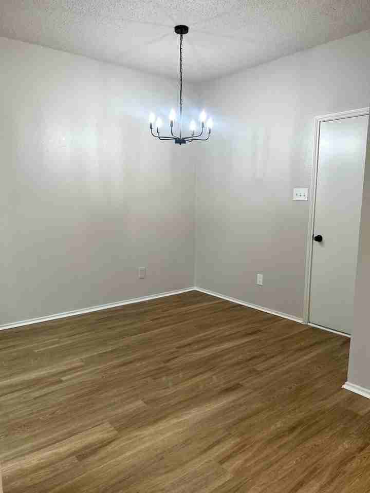 427 Arnold Ave - Photo 6 of 13