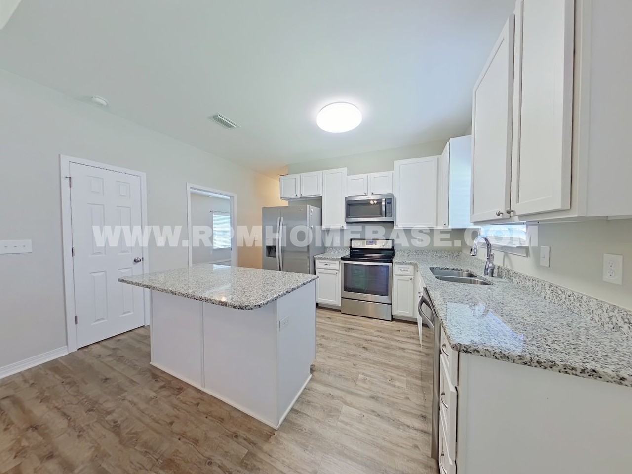 498 Lakeview St - Photo 4 of 16