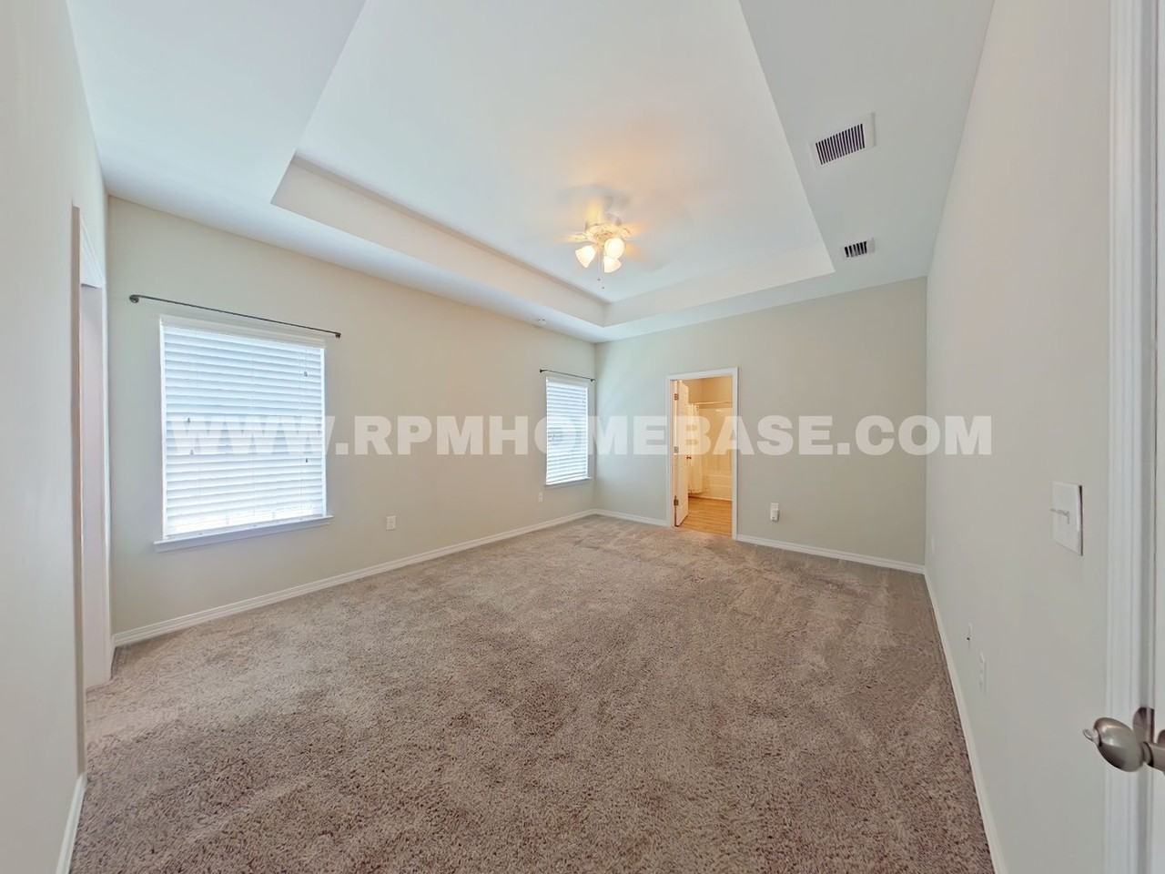 498 Lakeview St - Photo 5 of 16