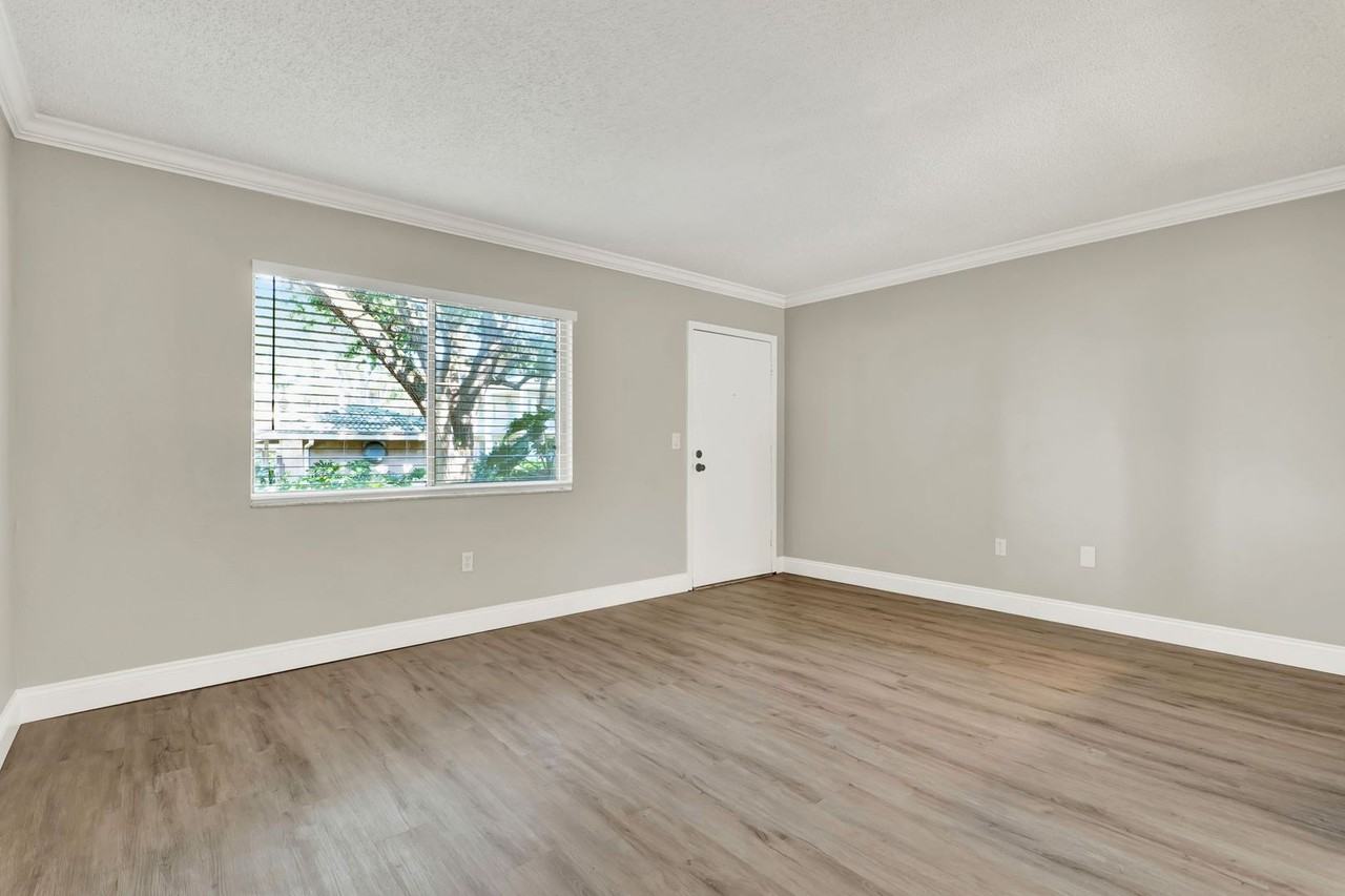 109 Oyster Bay Cir #150 - Photo 3 of 22