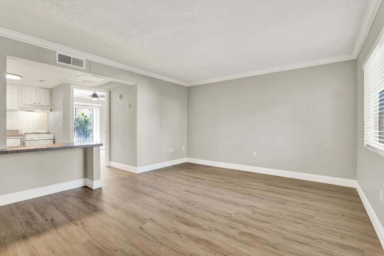 109 Oyster Bay Cir #150 - Photo 4 of 22