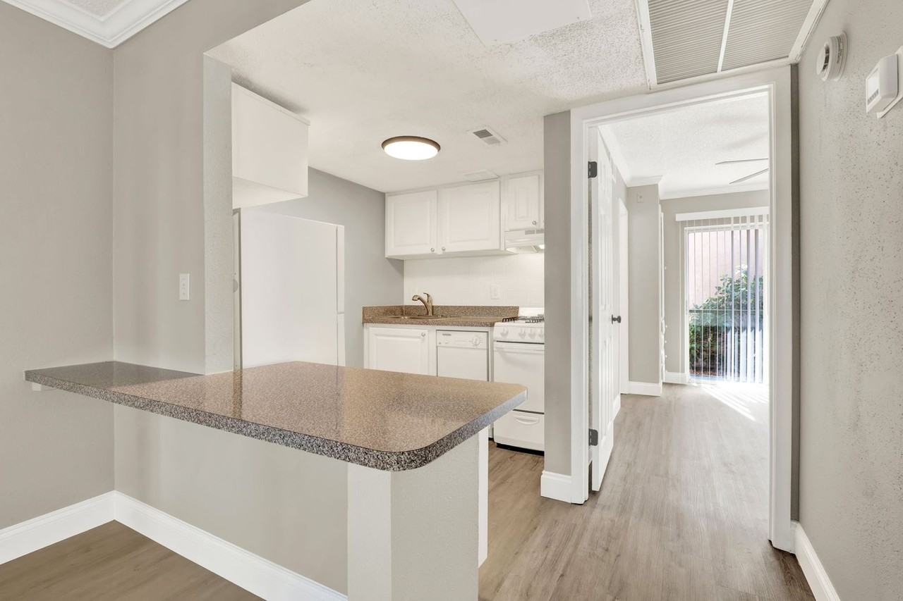 109 Oyster Bay Cir #150 - Photo 6 of 22