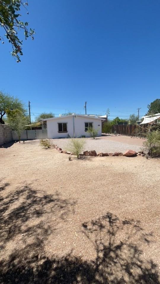 1150 E Waverly St - Photo 2 of 27