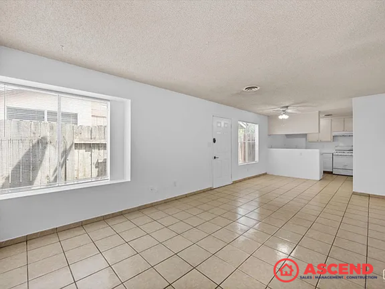 205 Universe Ave - Photo 4 of 12