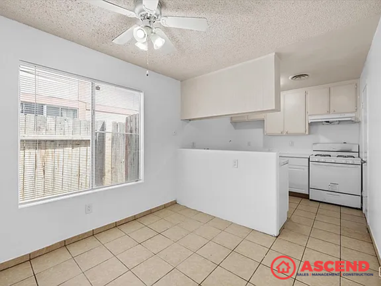 205 Universe Ave - Photo 5 of 12