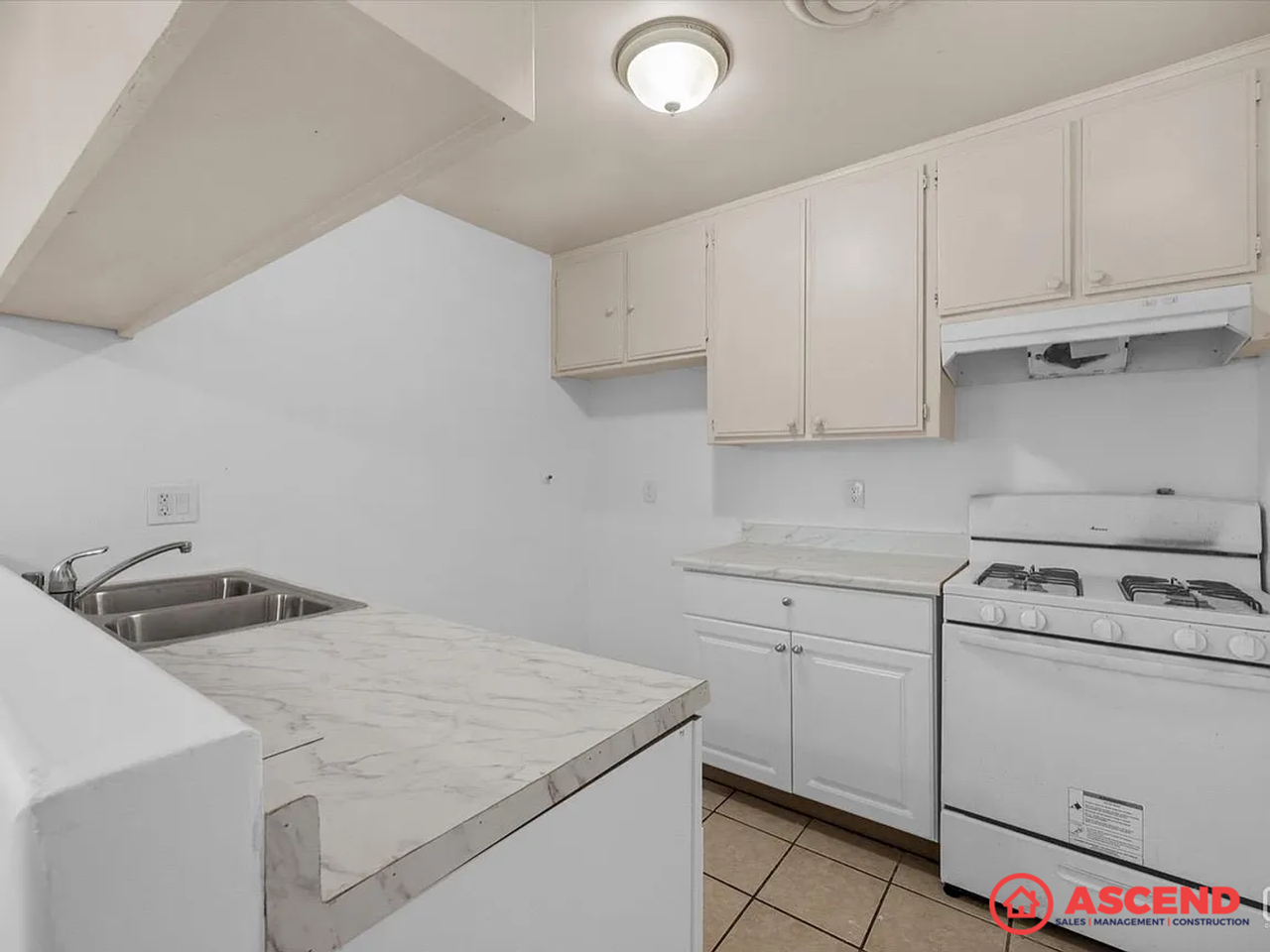 205 Universe Ave - Photo 6 of 12