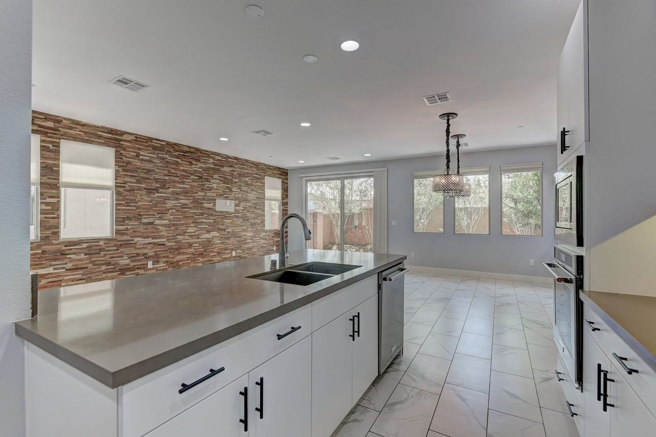 11377 Gravitation Dr - Photo 3 of 37