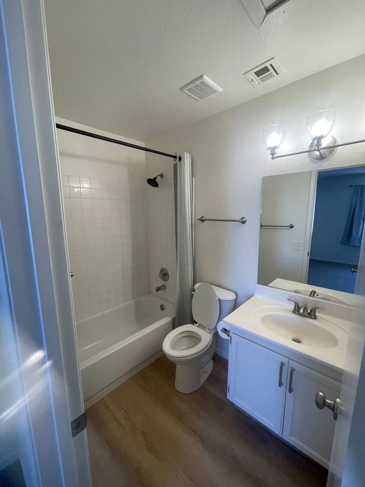 403 Mesa Boulevard #202 - Photo 5 of 8