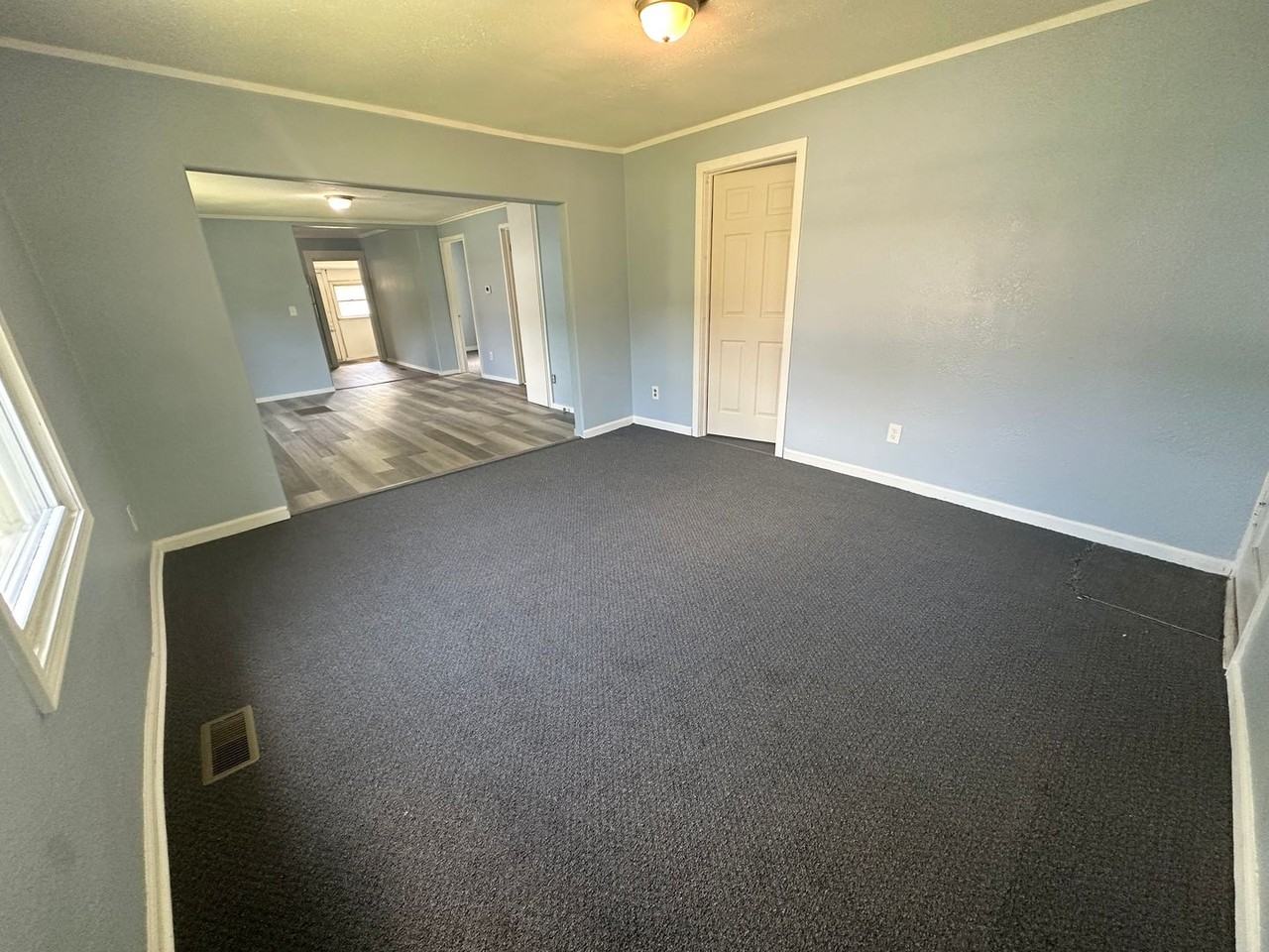 1186 Sw Lane St - Photo 3 of 12