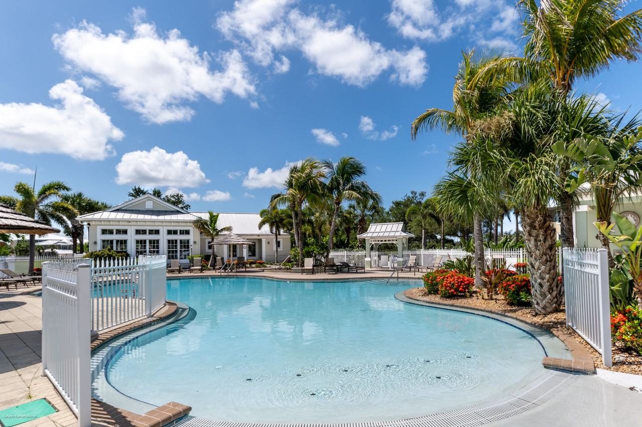 8581 Amberjack Cir #301 - Photo 3 of 50