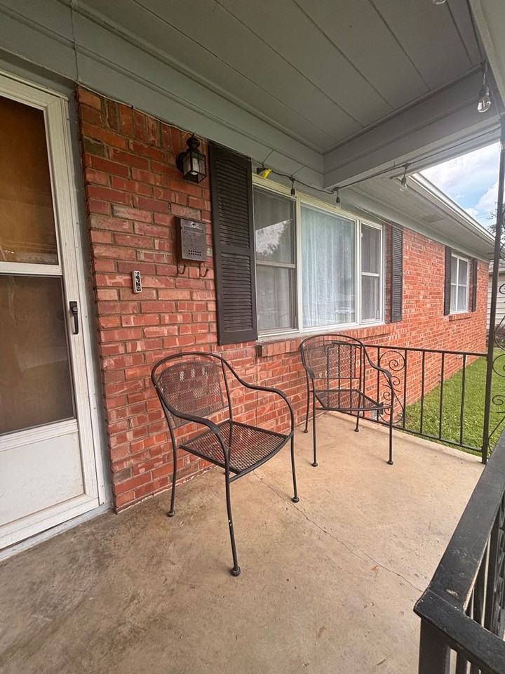 2633 S Toledo Ave - Photo 2 of 13