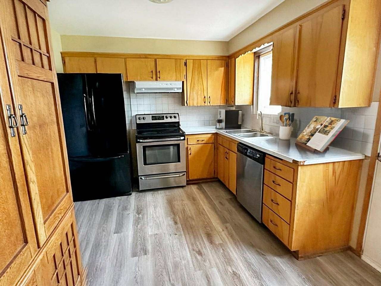 1217 Holladay Dr - Photo 2 of 10