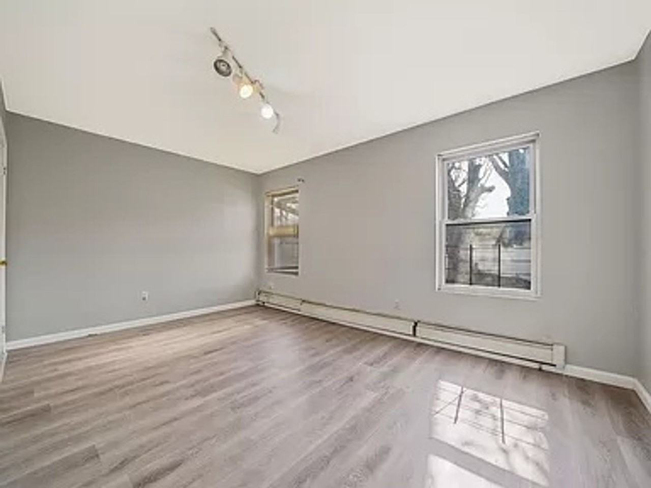 21512 102nd Ave - Photo 3 of 9