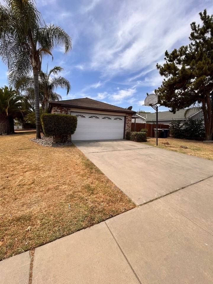 1201 S E St - Photo 3 of 19