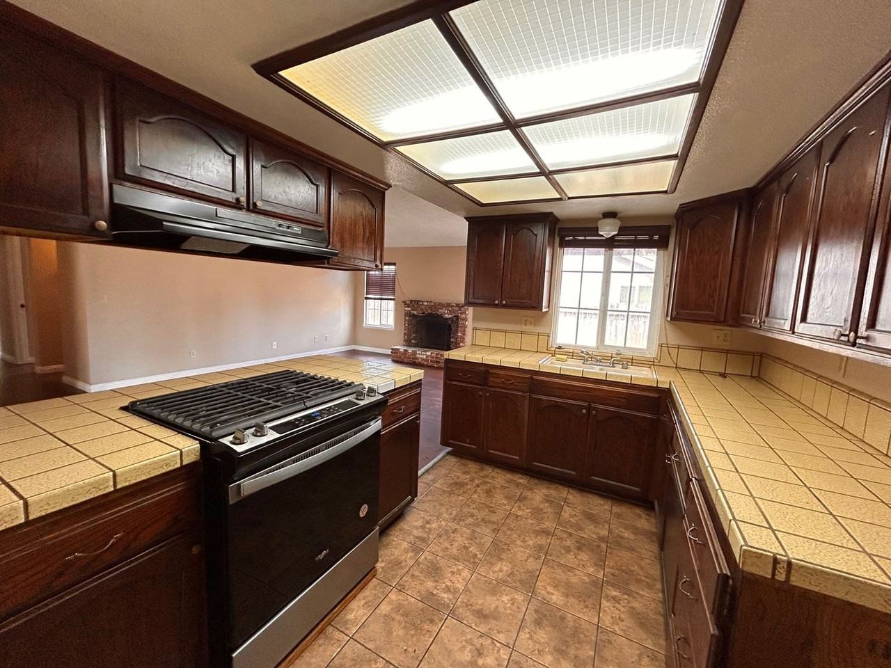 1201 S E St - Photo 7 of 19