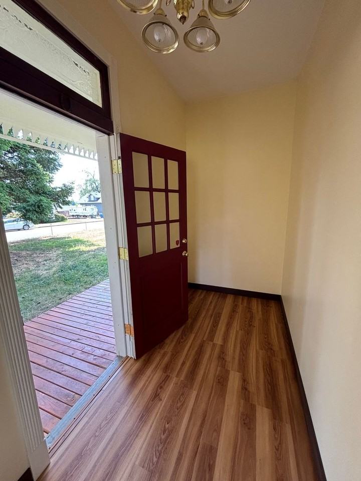 345 Se Church St - Photo 6 of 21