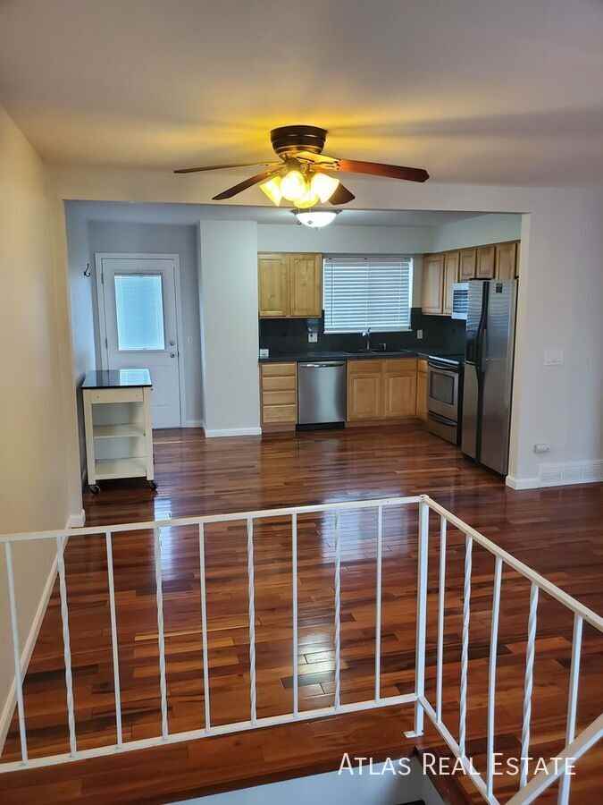 2617 S Lewiston St - Photo 3 of 15