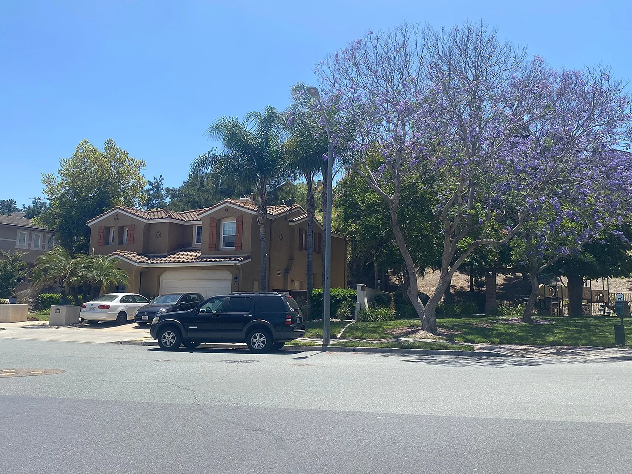 992 Yosemite Dr - Photo 2 of 19