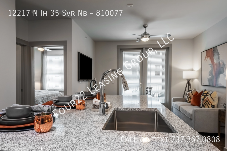 IH 35 SVR NB & NATURES BEND #810077 - Photo 2 of 33