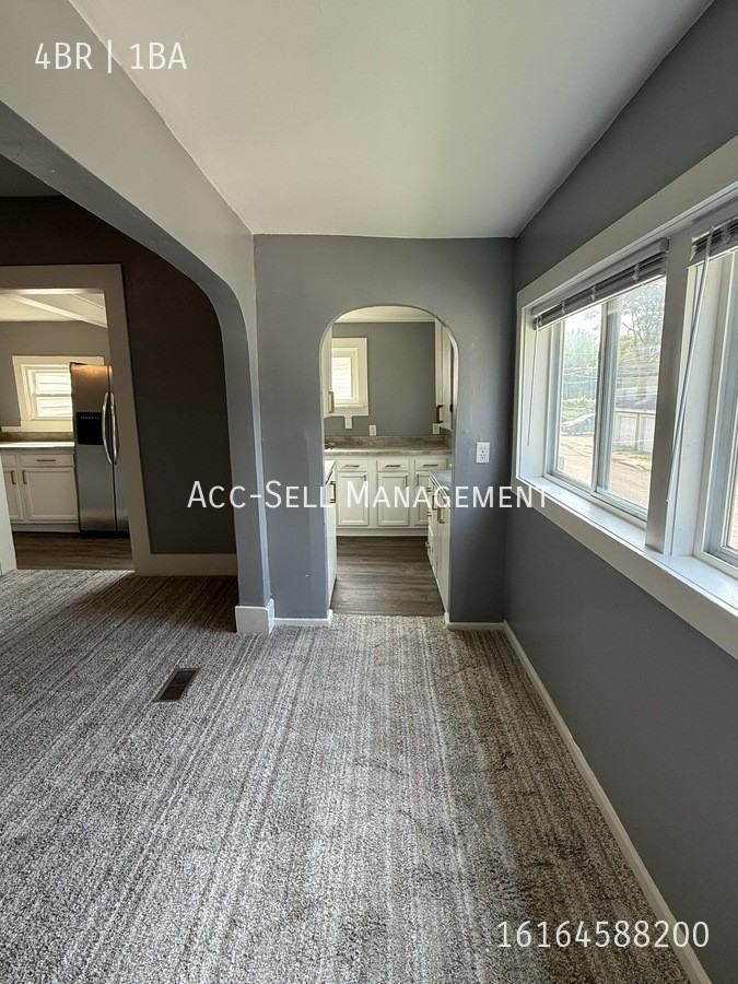 419 Brenner St Ne - Photo 3 of 15