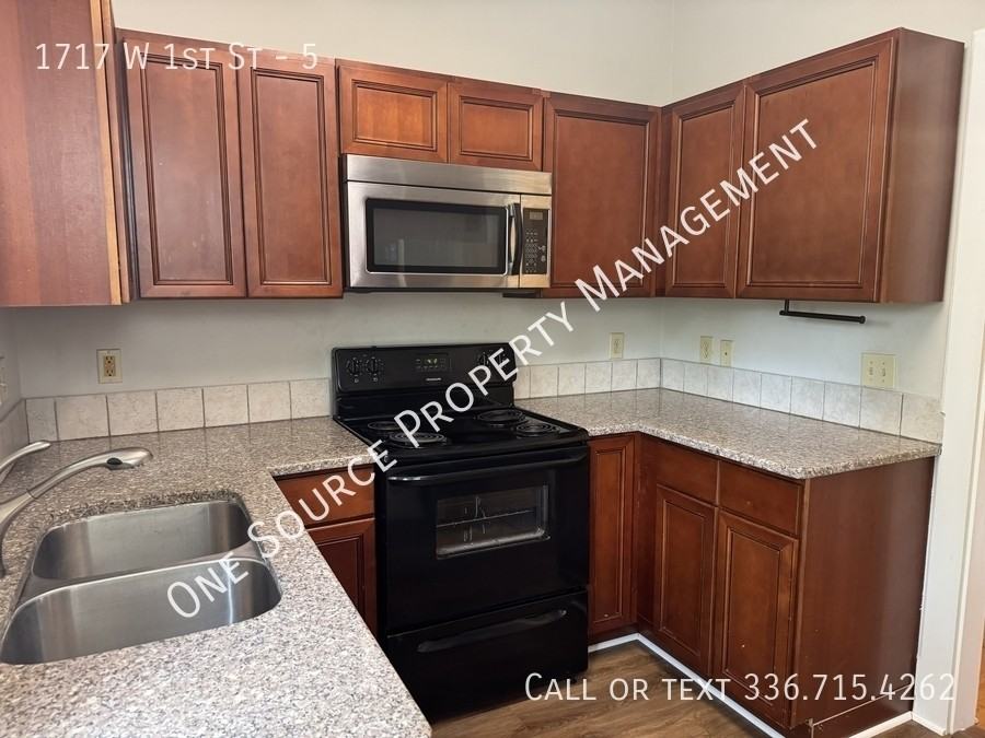 1717 W 1st St #5 - Photo 3 of 13