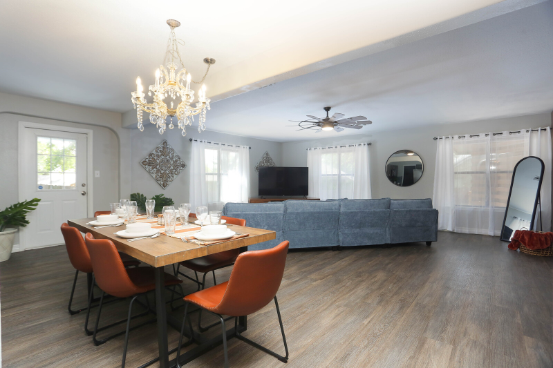 9011 Welles Way - Photo 4 of 30