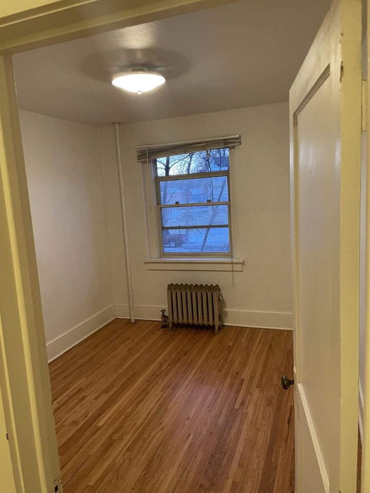 200 East Laurel Street - Photo 6 of 37