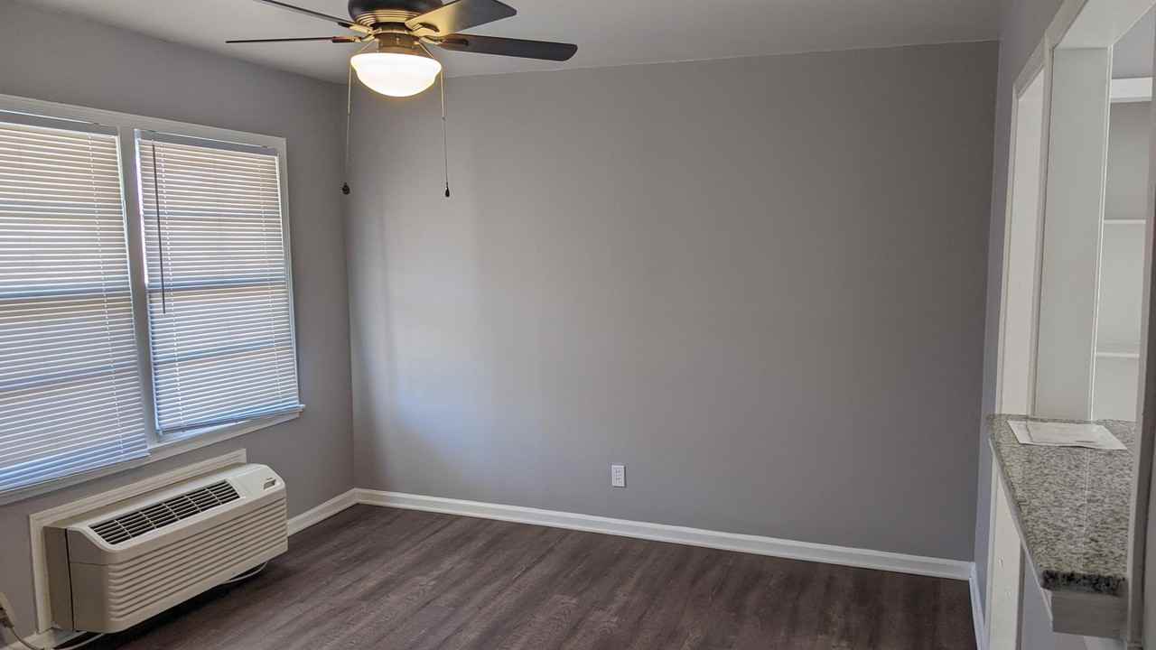 1119 N Harding - Photo 2 of 9