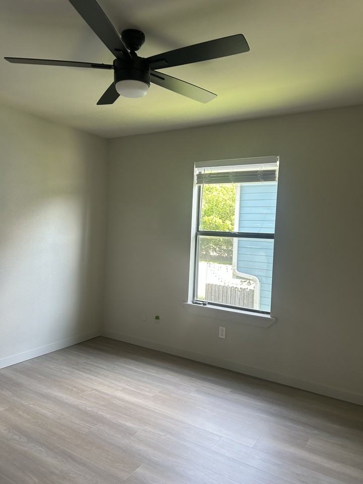 Varsity 1500 - Photo 2 of 10