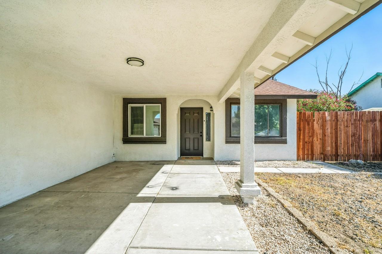 639 E 5th St - Photo 3 of 32