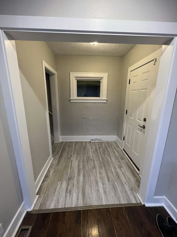 511 Umatilla Street Southeast - Photo 2 of 16