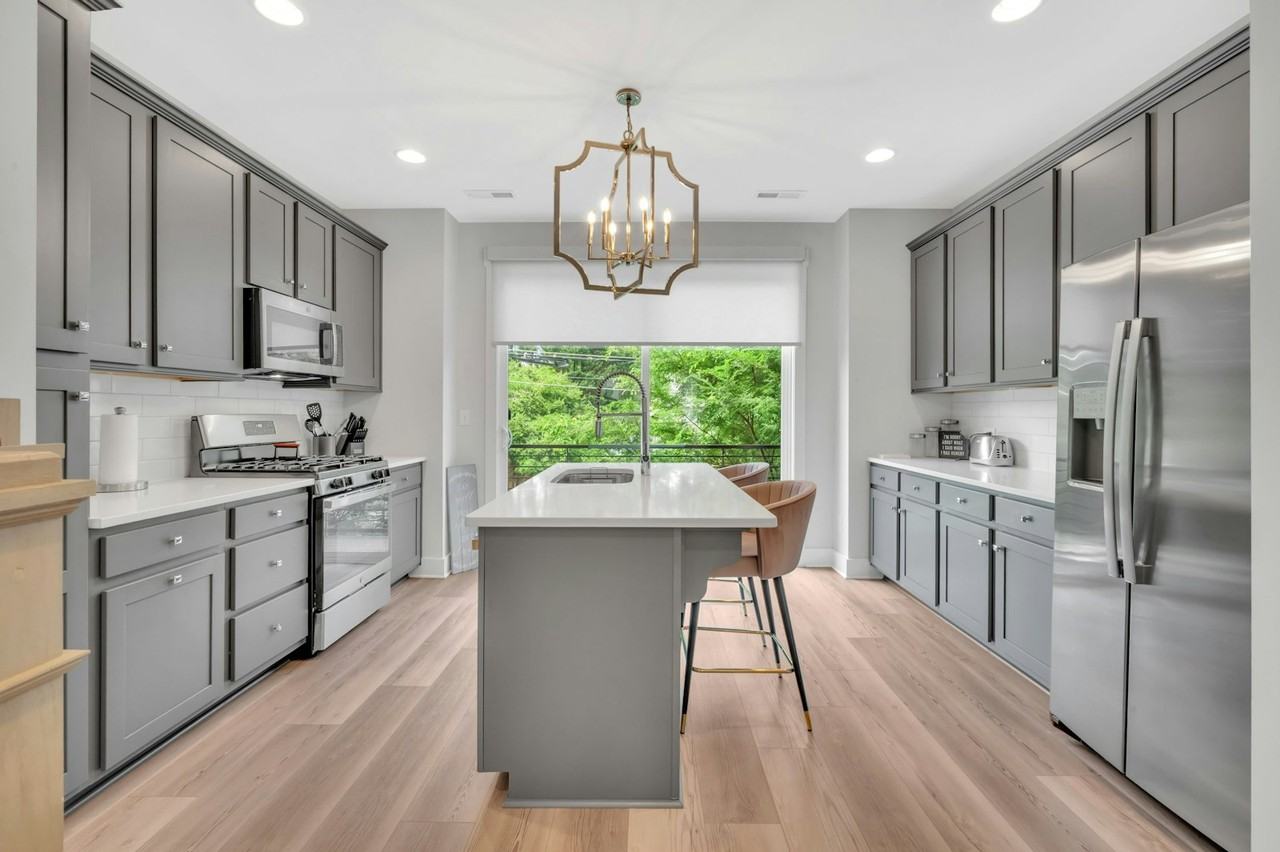 1005 East 36th Street - Photo 5 of 32