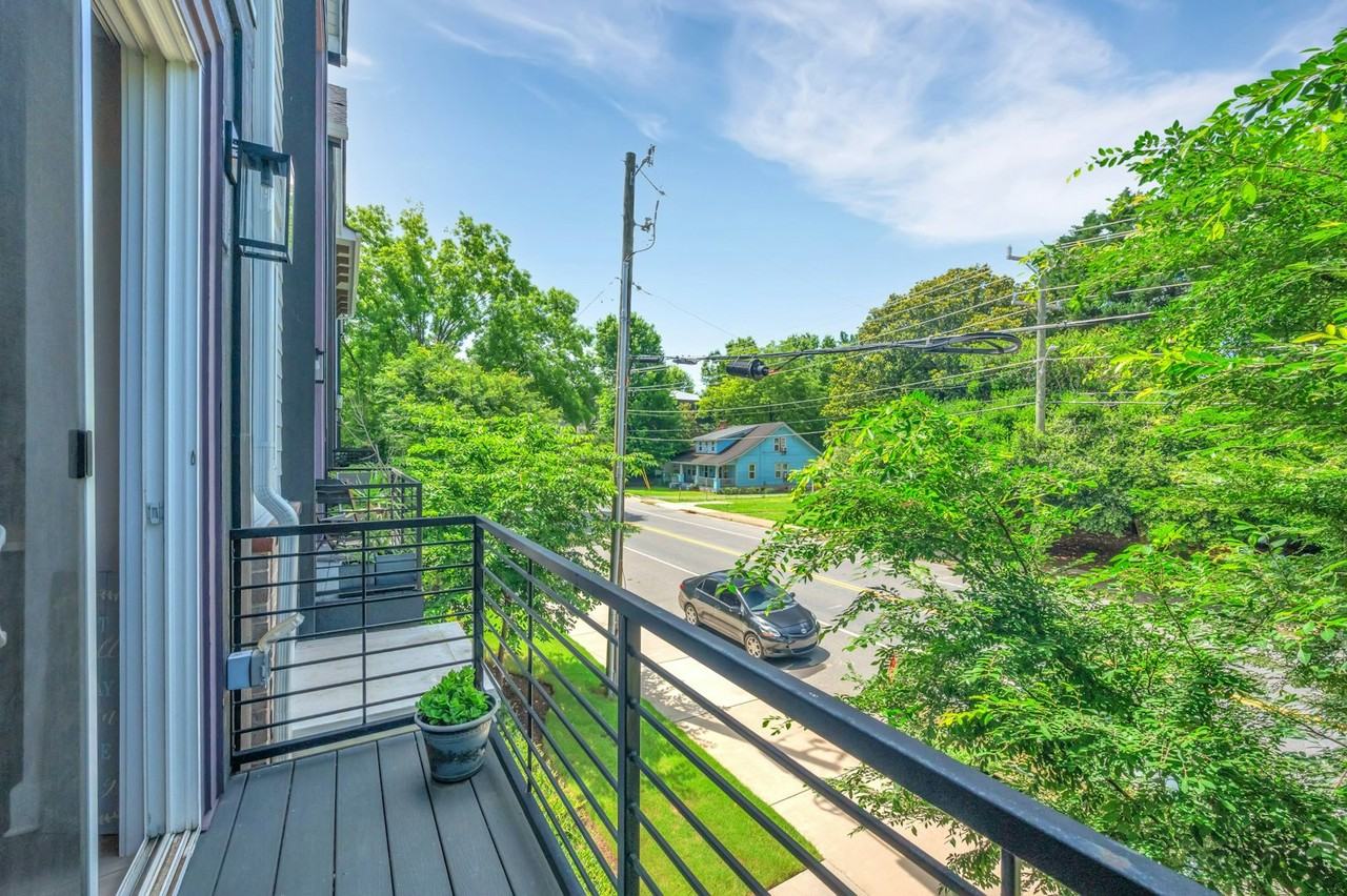 1005 East 36th Street - Photo 6 of 32