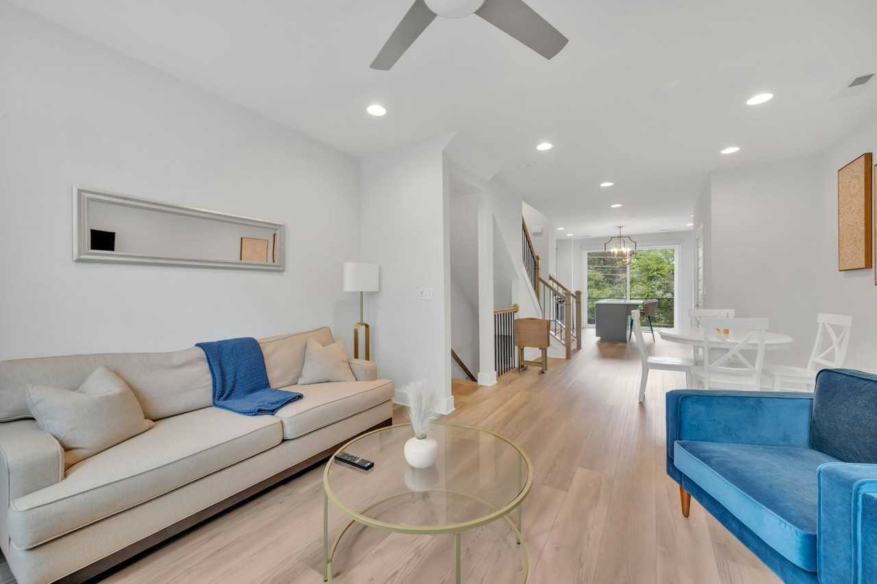 1005 East 36th Street - Photo 7 of 32