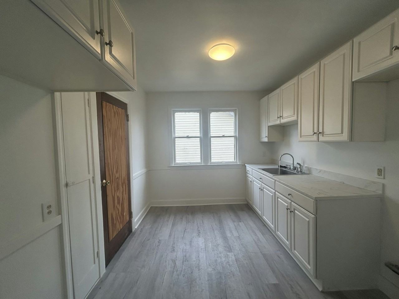 4401 Buckingham, Unit Upper - Photo 2 of 15