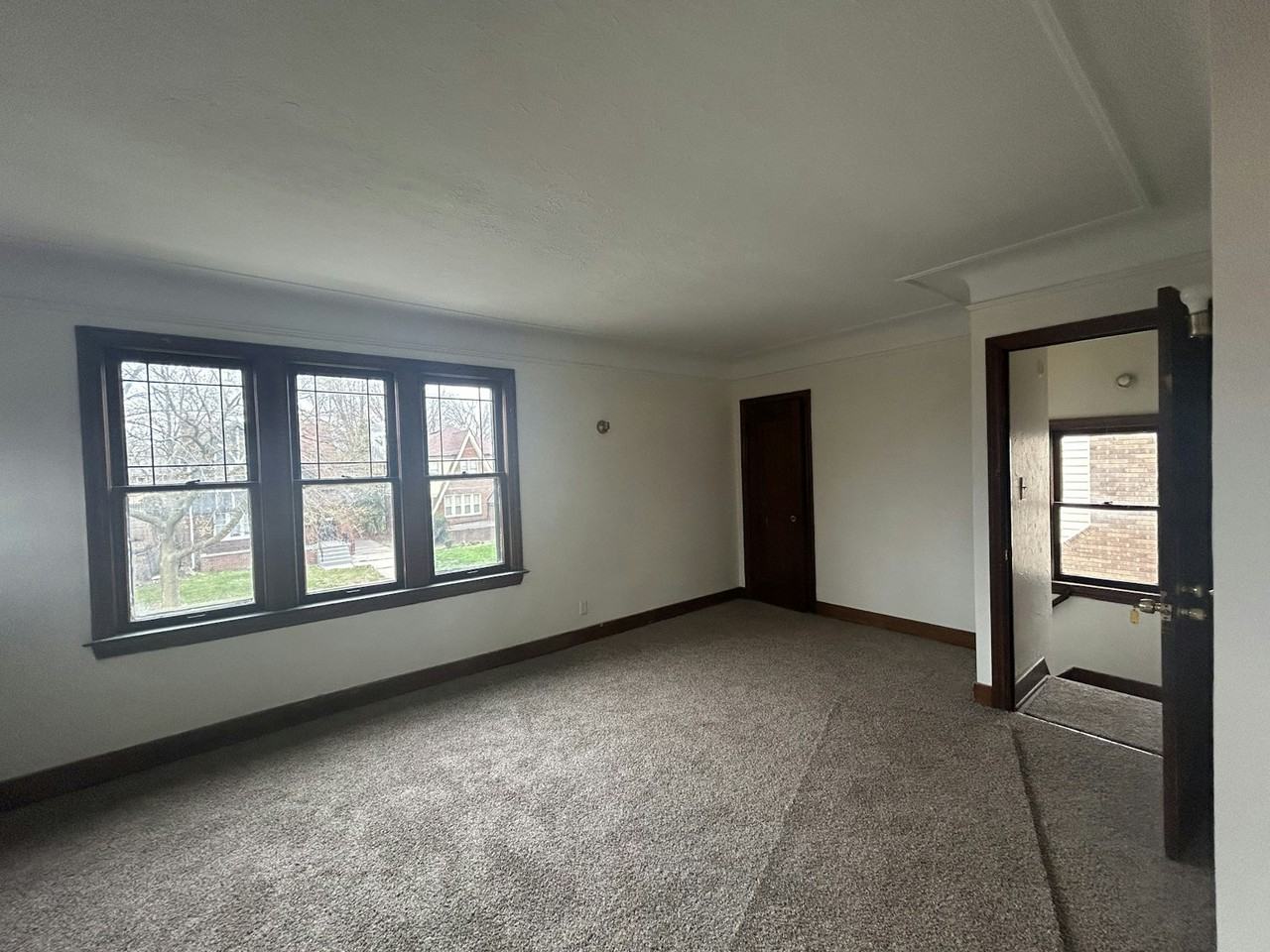 4401 Buckingham, Unit Upper - Photo 3 of 15