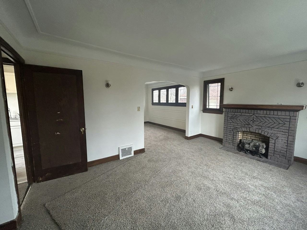 4401 Buckingham, Unit Upper - Photo 5 of 15