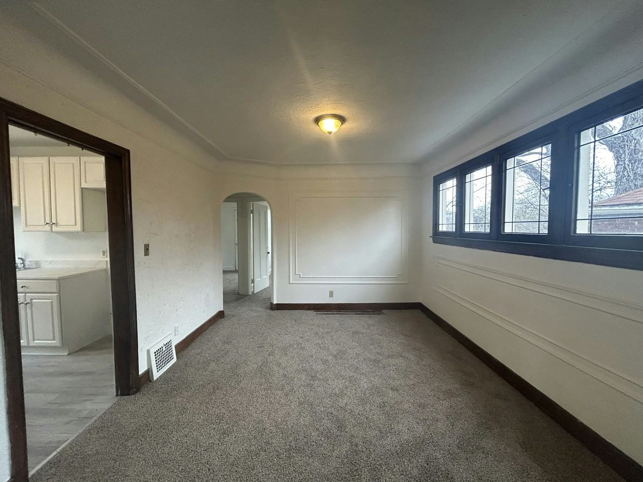 4401 Buckingham, Unit Upper - Photo 6 of 15