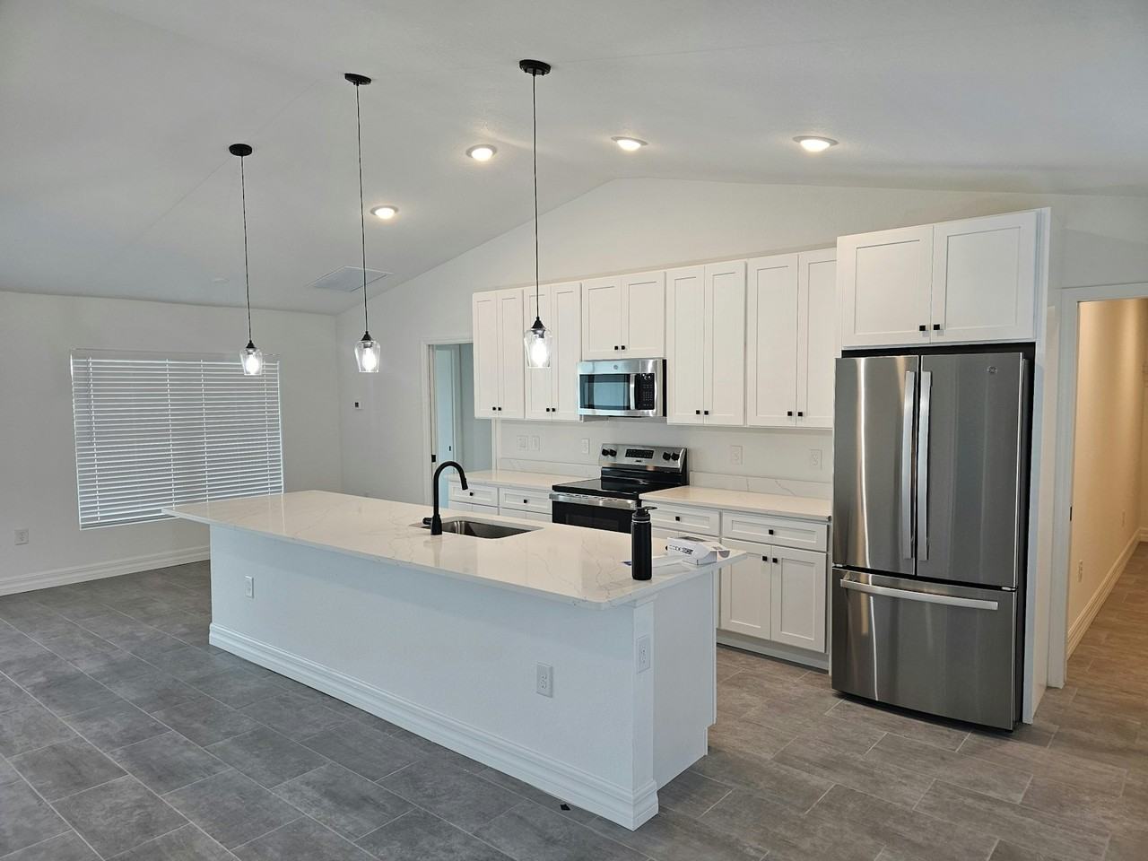 6 NE 20th St - Photo 2 of 37