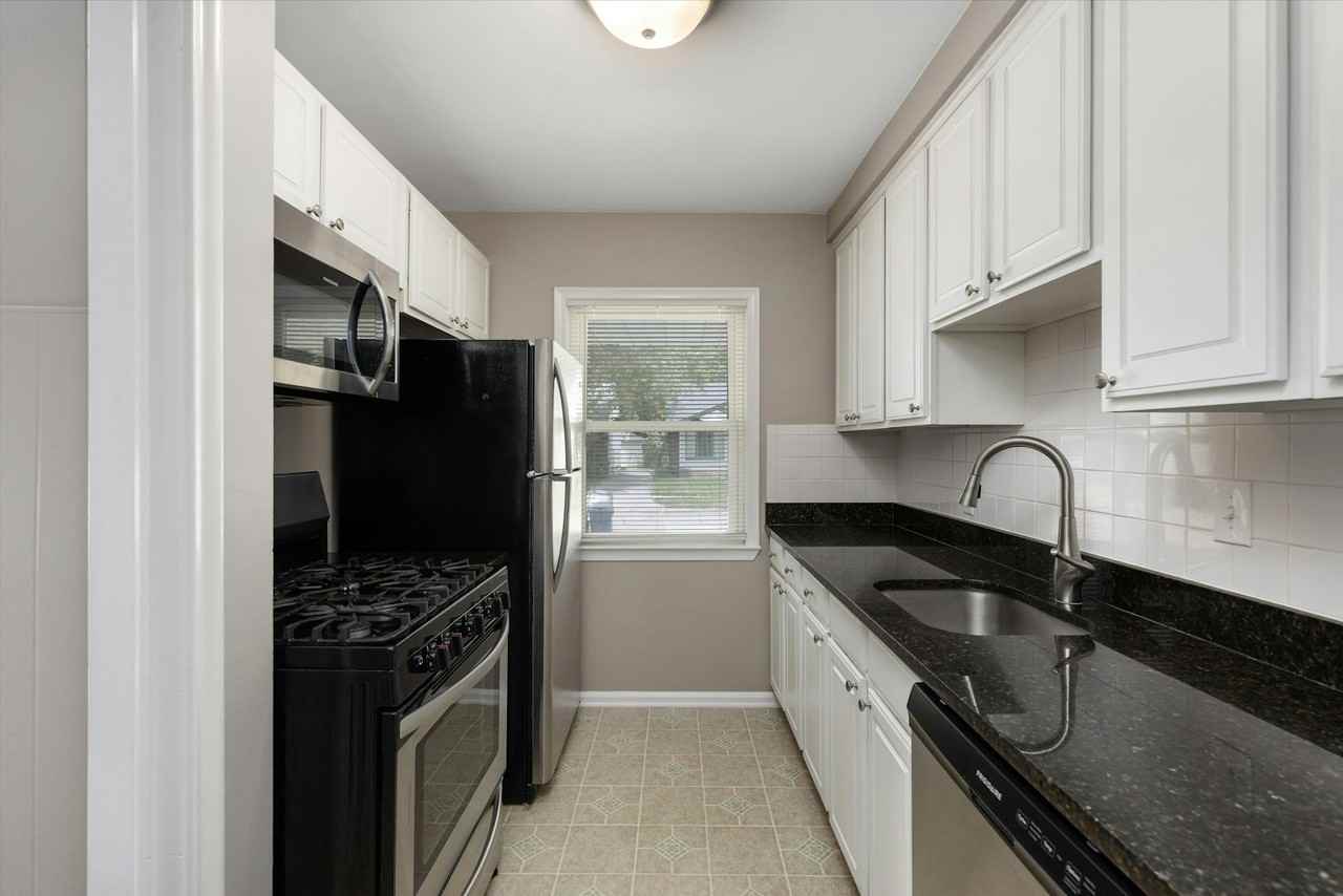 3329 Ravena Avenue - Photo 3 of 34